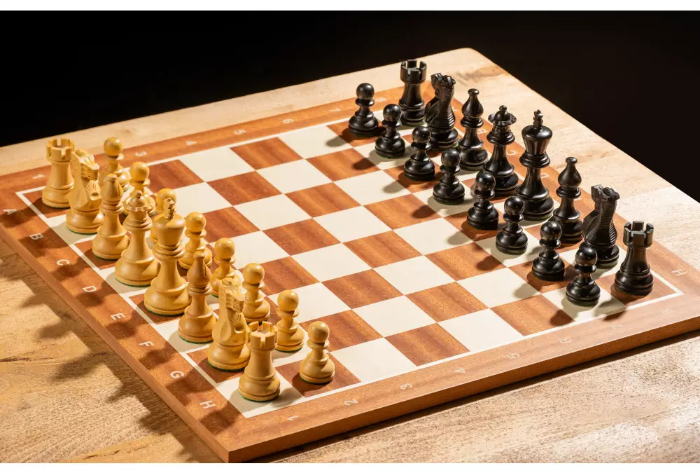 Zestaw szachowy - Szachownica mahoń / klon z opisem (pole 45mm) + figury American Classic 3"